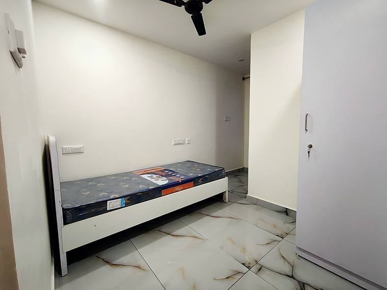 Single Room · XL — photo 3